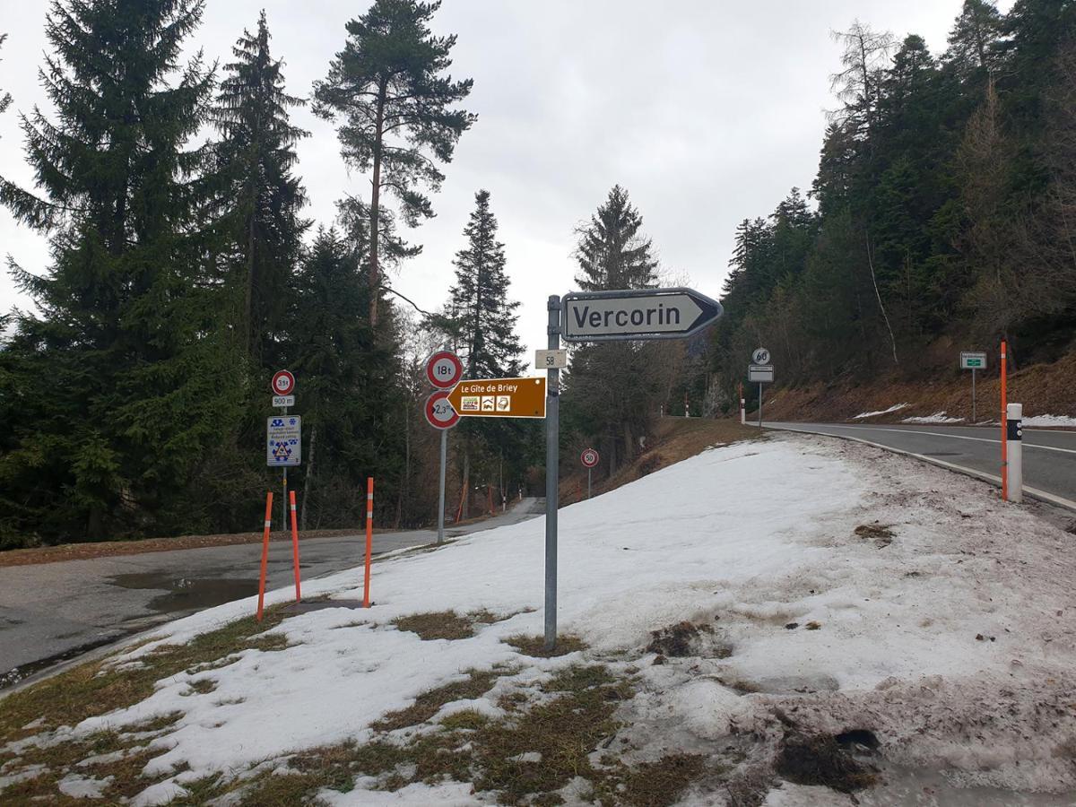 Le Gite De Briey Chalais Kültér fotó